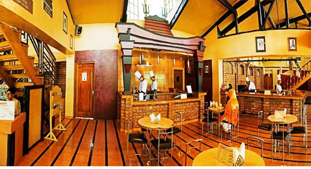 Hotel Broadway Srīnagar 外观 照片