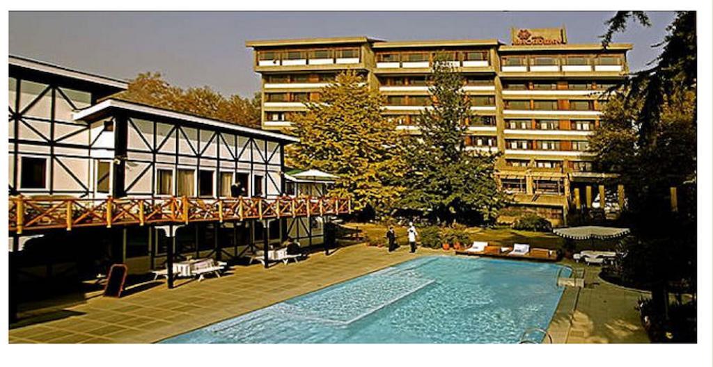 Hotel Broadway Srīnagar 外观 照片
