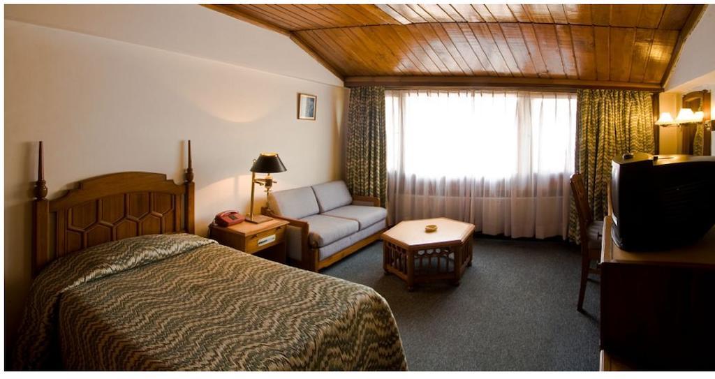 Hotel Broadway Srīnagar 外观 照片